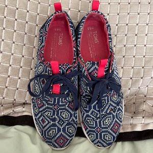 Toms Shape Embroidered Design Lightweight Sneakers